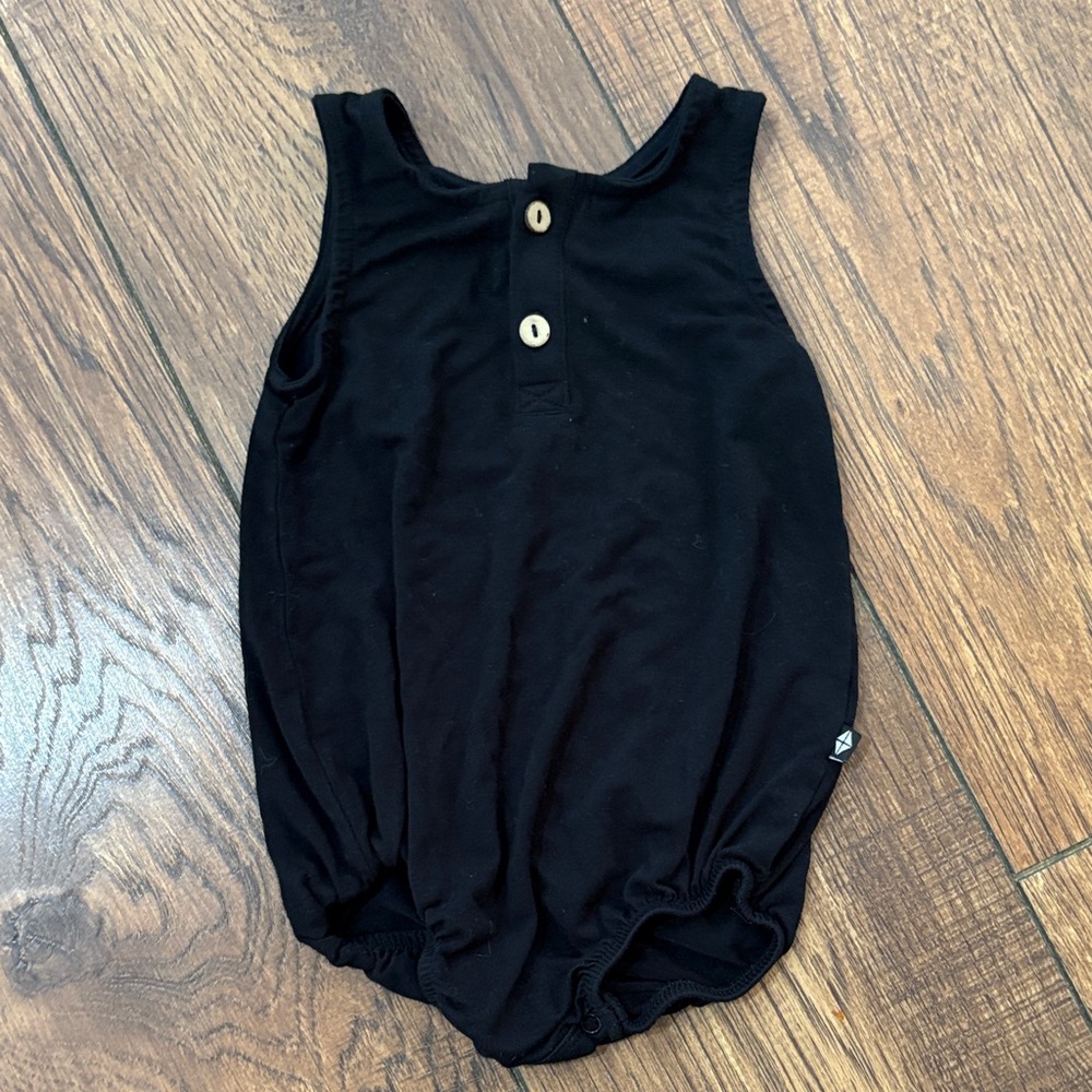 Kyte Baby. Black Sleeveless Baby Bubble Romper 12-18 Months